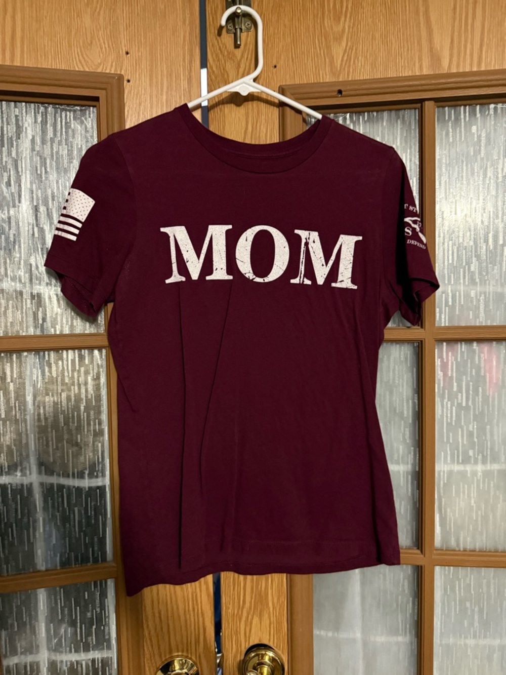 MOM GRUNT Graphic Tee - Burgundy